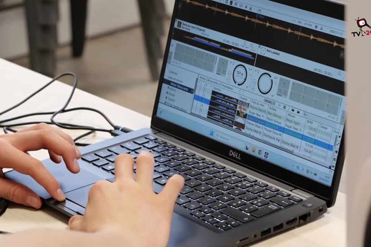 Mains sur un clavier pendant une séance de préparation
